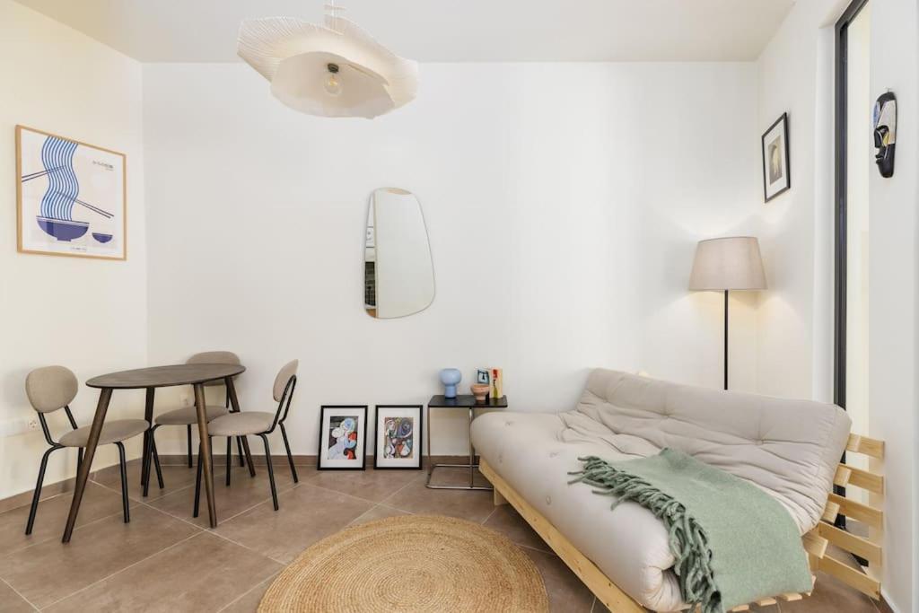 Japandi Style Flat In Thessaloniki City Center Exterior foto